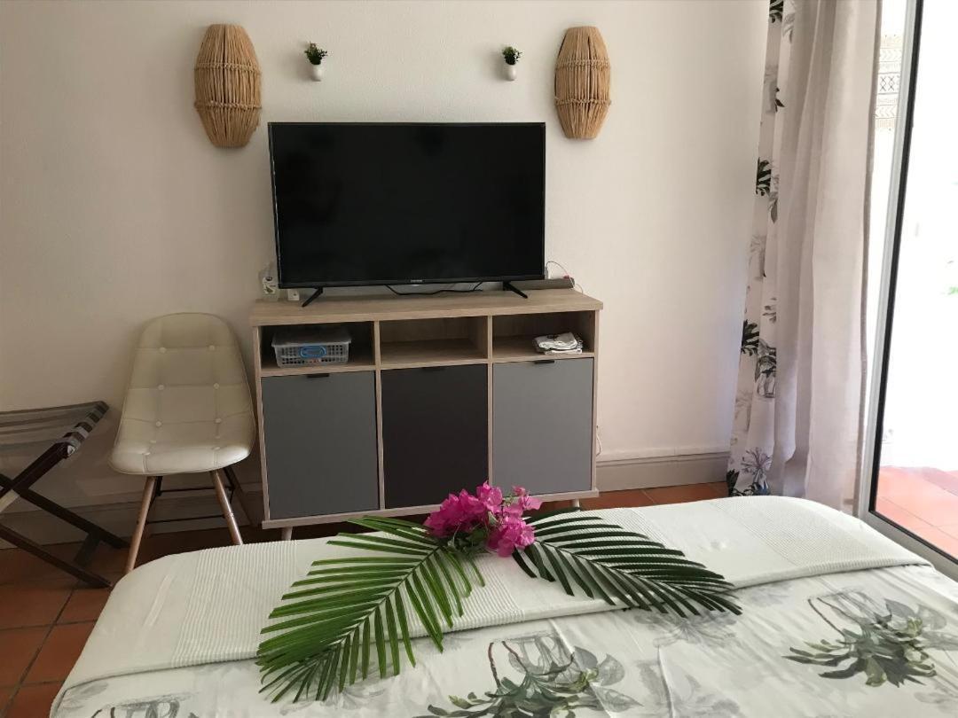 Coeur Tiare Studio Lounge Piscine Plage Cocotiers Сен-Франсуа Экстерьер фото